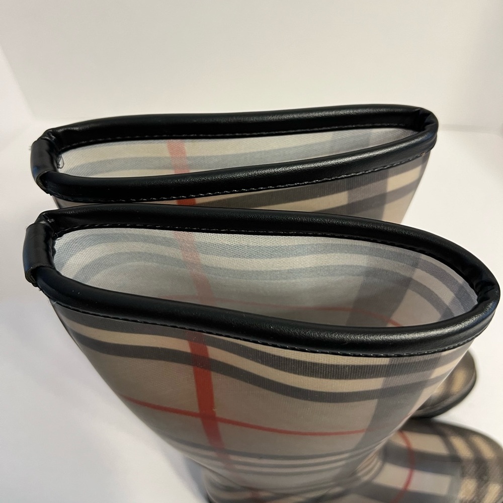 Burberry rain boots size 36 = US 6 - Picture 11 of 12